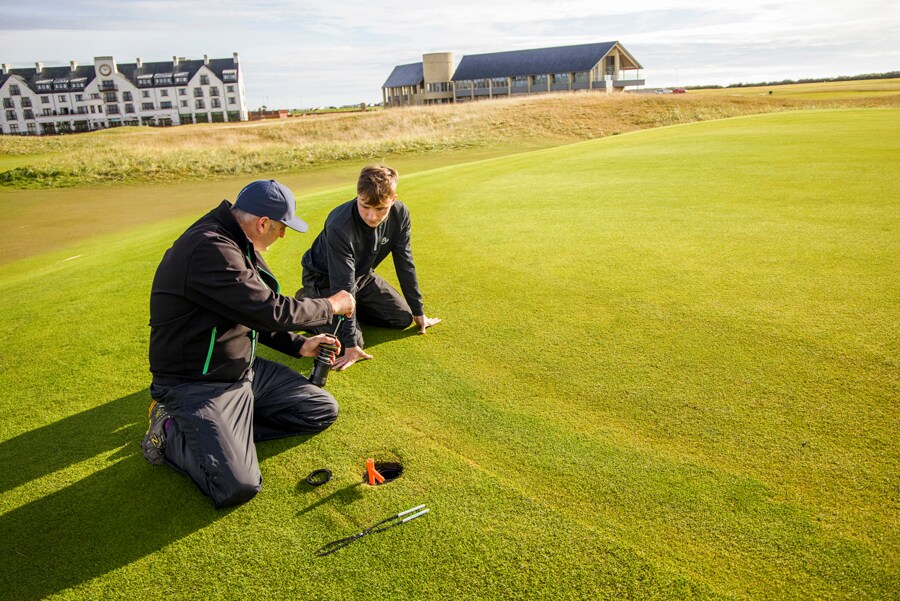 Carnoustie Golf Links anuncia su asociación con John Deere y Rain Bird 
